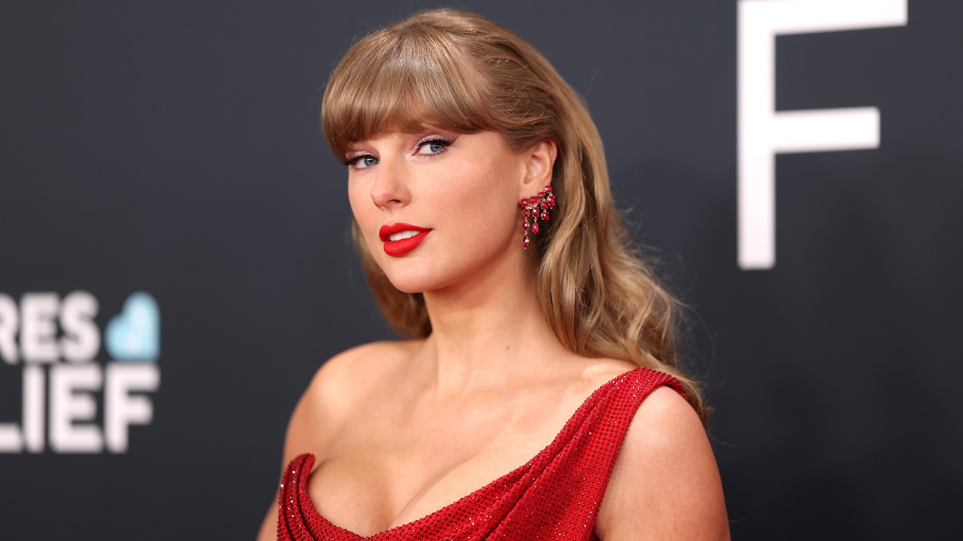 Taylor Swift has the chance to buy back her first six album recordings