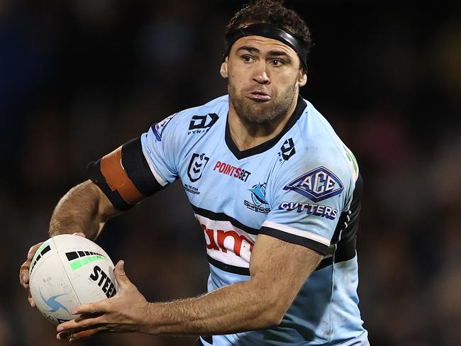 PENRITH, AUSTRALIA - JULY 23: Dale Finucane of the Sharks passes the ball during the round 19 NRL match between the Penrith Panthers and the Cronulla Sharks at BlueBet Stadium on July 23, 2022, in Penrith, Australia. (Photo by Matt Blyth/Getty Images)