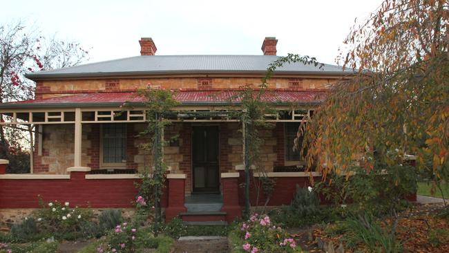 Gamble Cottage, where you can enjoy a piping hot mug of tea and a vanilla slice and there’s nothing negative about that.