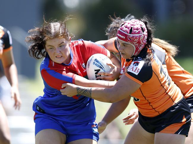 Sophie Smith fights with the defence. Picture: Michael Gorton