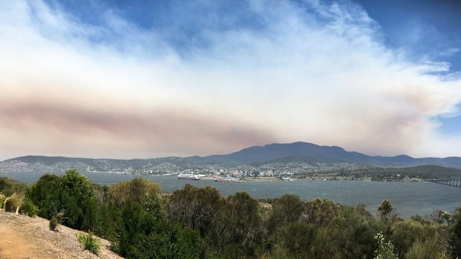 Smoke from an out-of-control bushfire at Gell River blankets Hobart on Friday, January 4, 2019. Picture: AAP/ETHAN JAMES