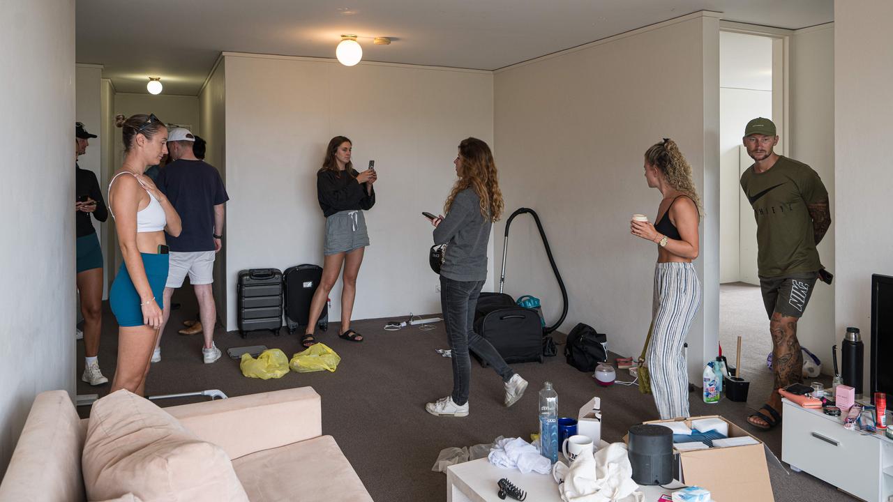 A crowd at an open inspection for a rental property in Sydney. Picture: NCA NewsWire / Flavio Brancaleone