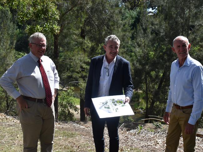 Page MP Kevin Hogan with Richmond Valley Council Mayor Robert Mustow and Federal Local Government Minister Mark Coulton at the Casino Drill Hall site