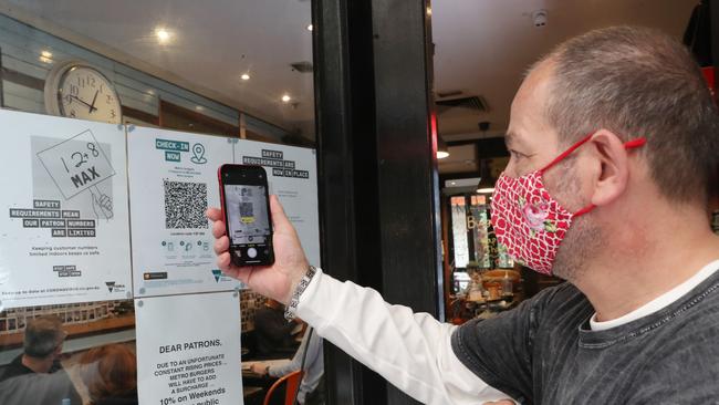 QR codes will soon be a thing of the past in Victoria. Picture: NCA NewsWire / David Crosling