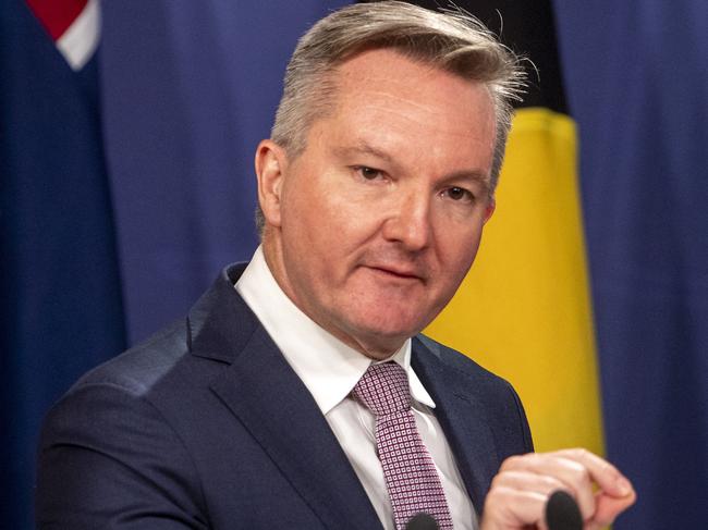 SYDNEY, AUSTRALIA. NewsWire Photos.December 13, 2024.Australian Federal Minister for Climate Change and Energy Chris Bowen holds a press conference in Sydney. Picture: NewsWire / Jeremy Piper