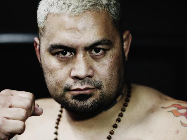 Mark Hunt must drop 20kg in 22 days.