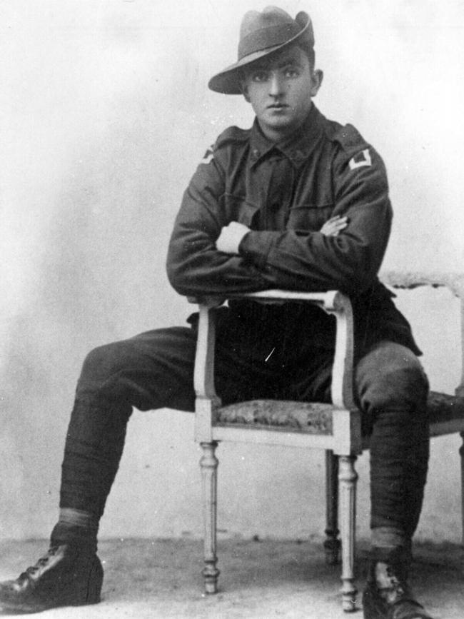 South Australian Gallipoli veteran Tom Epps when he was 17 in 1915.