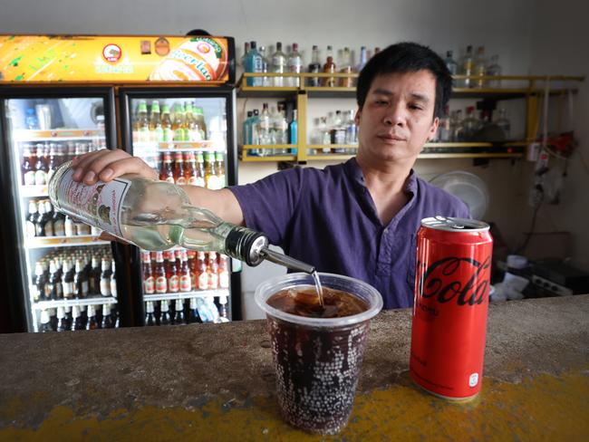 Nana Backpackers Hostel bar tender Toan Van Vanng pours in the same Vodka and Coke drink Holly Bowles and Bianca Jones drank. Sources in Laos say it’s possible an error in production was made.