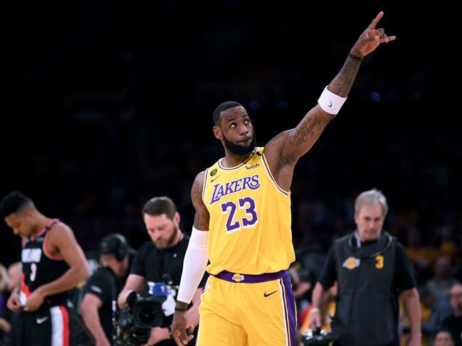 LeBron makes history by breaking $1b barrier