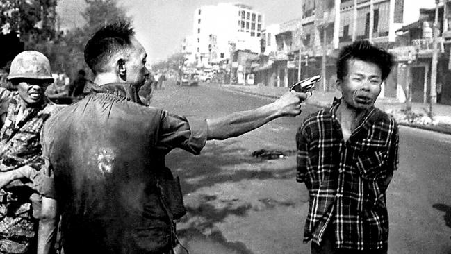 South Vietnamese police general Nguyen Ngoc Loan holding gun at head before executing Viet Cong prisoner in 1968.  The Pulitzer Prize winning photographe became a defining image of Vietnam War.   1960s/Vietnam/War/Photography/Adams(Pic: Eddie Adams)