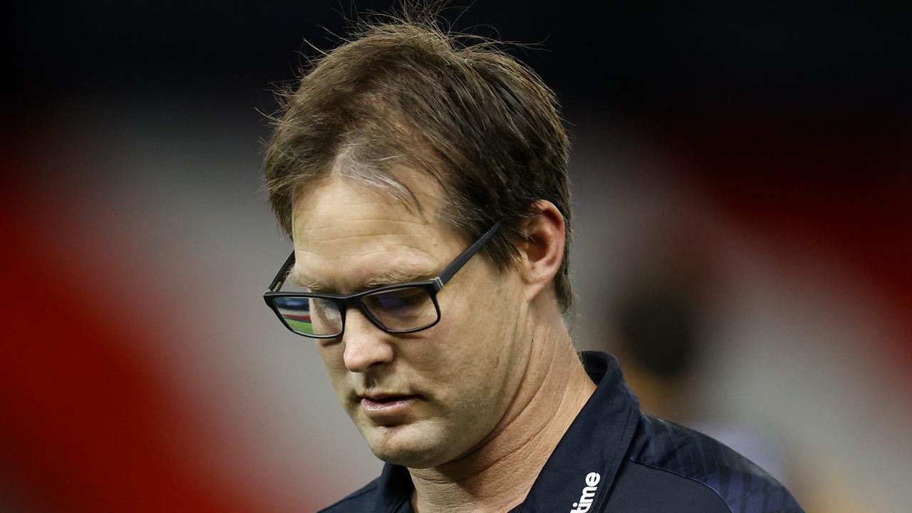 MELBOURNE, AUSTRALIA – AUGUST 07: David Teague, Senior Coach of the Blues looks on during the 2021 AFL Round 21 match between the Carlton Blues and the Gold Coast Suns at Marvel Stadium on August 7, 2021 in Melbourne, Australia. (Photo by Michael Willson/AFL Photos via Getty Images)