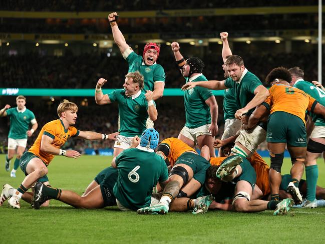 DUBLIN, IRELAND - NOVEMBER 30: Players of Ireland celebrate after Gus McCarthy of Ireland scores his team's third try during the Autumn Nations Series 2024 match between Ireland and Australia at Aviva Stadium on November 30, 2024 in Dublin, Ireland. (Photo by David Rogers/Getty Images)