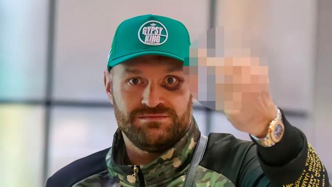 Tyson Fury flips off the media