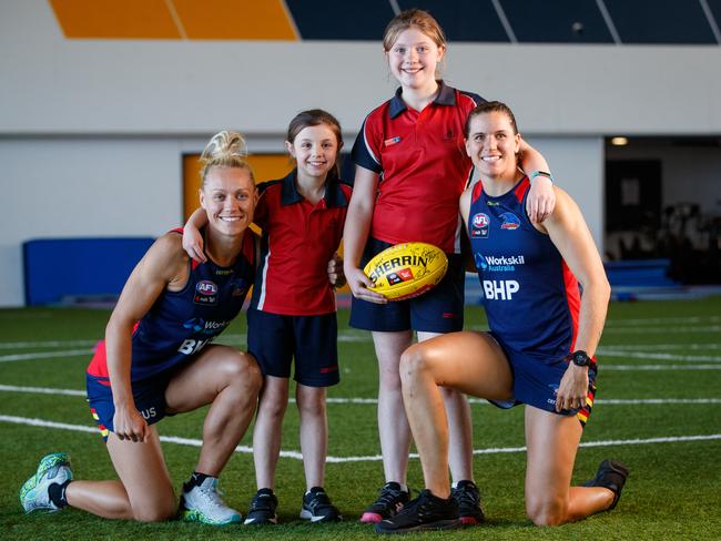 10/3/2020 Crows players Erin Phillips and Chelsea Randall with Matilda 11 and Katelyn 7 Taylor at West Lakes. The Taylor family from Lobethal lost most of their possession's including a favourite football of 11-year-old Matilda in the Cudlee Creek bushfire. Picture MATT TURNER.