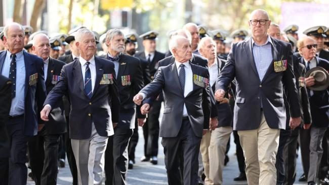 Sydneysiders line streets to celebrate Anzac heroes