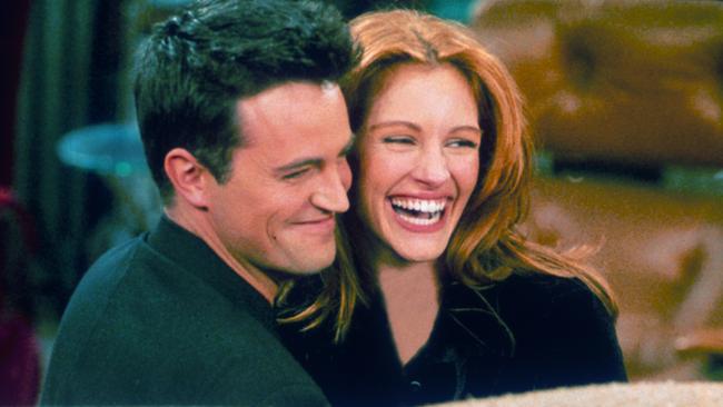 Matthew Perry and Julia Roberts on the set of Friends. Picture: Liaison.