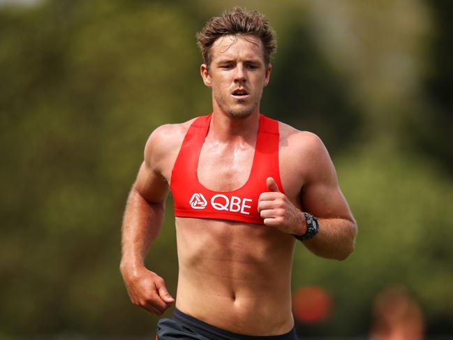 SYDNEY, AUSTRALIA - NOVEMBER 18: Luke Parker runs during a Sydney Swans AFL training session at Lakeside Oval on November 18, 2019 in Sydney, Australia. (Photo by Mark Kolbe/Getty Images)