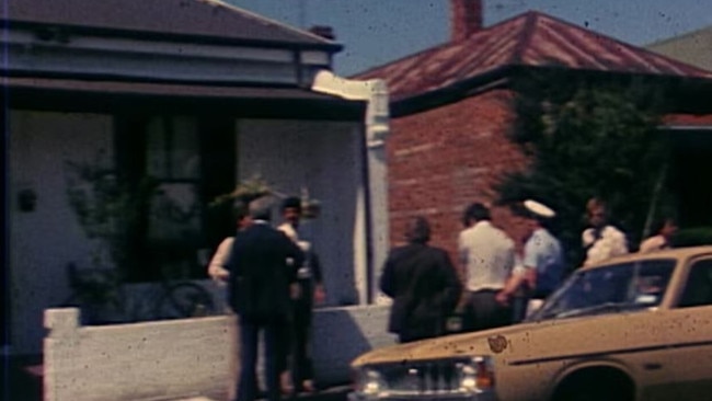 Police in 1977 outside Easey Street Collingwood where Suzanne Armstrong and Susan Bartlett were found. Picture: ABC News