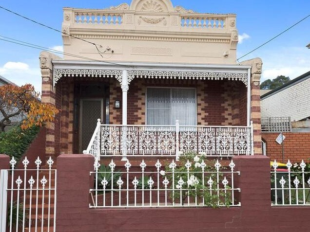 21 Robb St, Essendon - Boom style house for sale for $1.55m through Nelson Alexander