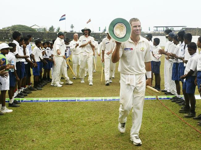 GALLE,SRI LANKA - MARCH 12:  Shane Warne of Australia leaves the field at the end of the match after taking his 500th career wicket during day five of the First Test between Australia and Sri Lanka played at the Galle International Cricket Stadium on March 12, 2004 in Galle, Sri Lanka. (Photo by Hamish Blair/Getty Images)