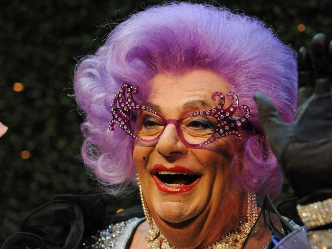 (FILES) In this file photo taken on July 5, 2012, Australian comedian, actor and author Australian Barry Humphries, dressed as his alter ego, Dame Edna Everage, appeares at a press conference in Sydney. - Humphries died on April 22, 2023 in a Sydney hospital, prompting a tribute from the prime minister who described him as "the brightest star". (Photo by Greg WOOD / POOL / AFP)