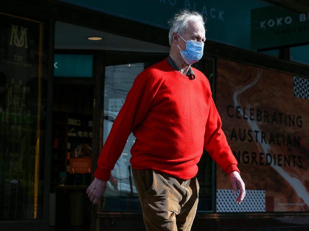 Melburnians don face masks as the virus spread intensifies. Picture: Ian Currie/NCA NewsWire