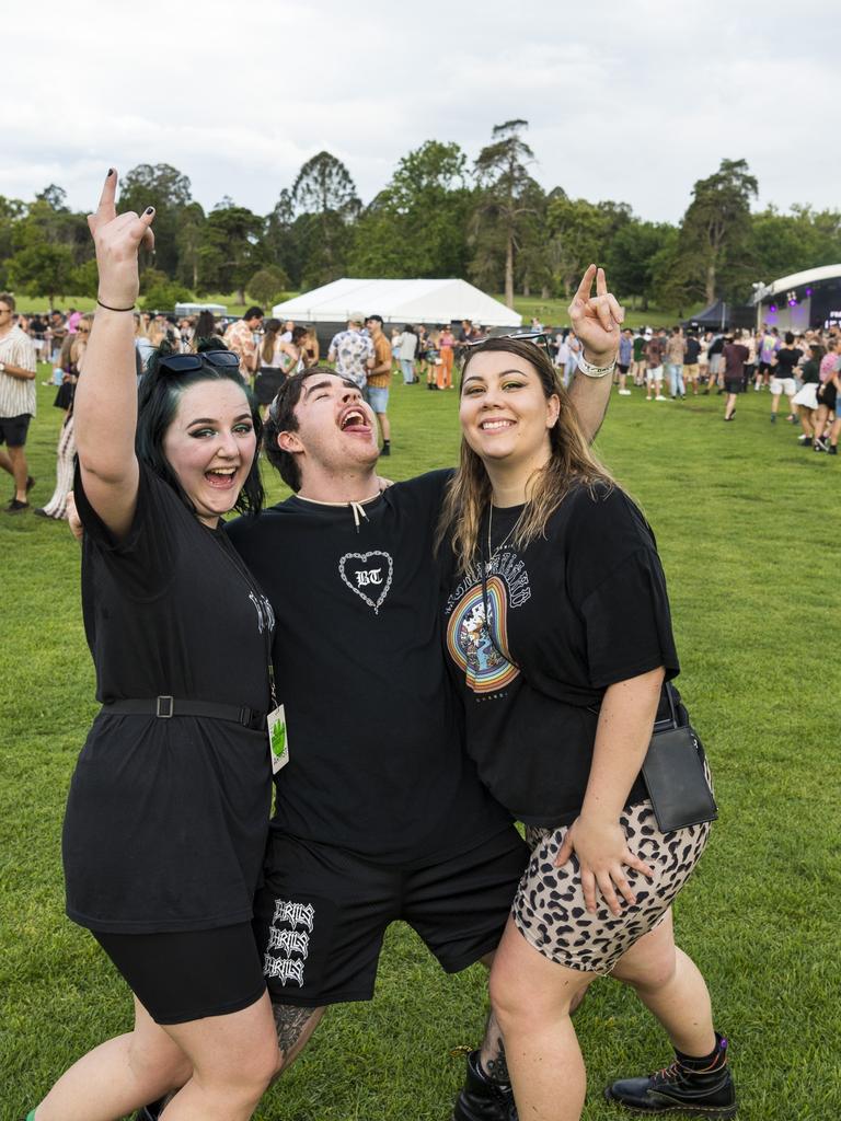 Aiden Raymond with Laura Keable (left) and Lisa Freiberg at The Backyard Series in Queens Park, Saturday, November 6, 2021. Picture: Kevin Farmer