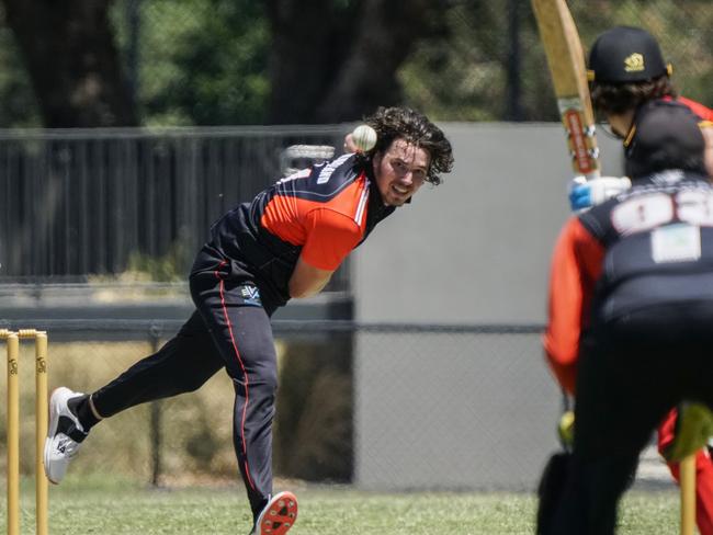 Tim Mulholland bowling for Bonbeach. Picture: Valeriu Campan