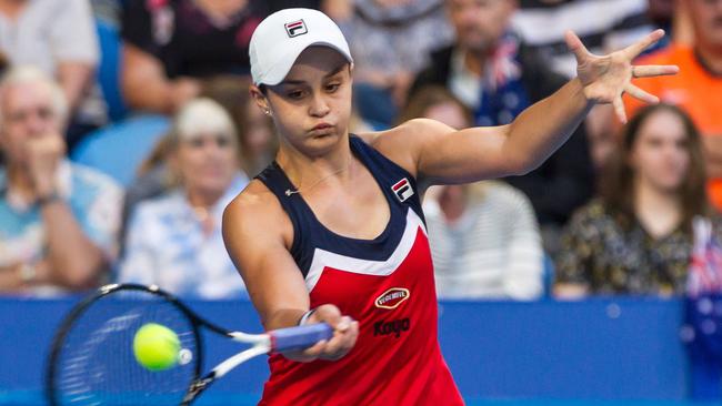 Ashleigh Barty of Australia hits a return against Angelique Kerber of Germany during their women's singles match on day seven of the Hopman Cup tennis tournament in Perth January 4, 2019. (Photo by TONY ASHBY / AFP) / -- IMAGE RESTRICTED TO EDITORIAL USE - STRICTLY NO COMMERCIAL USE --