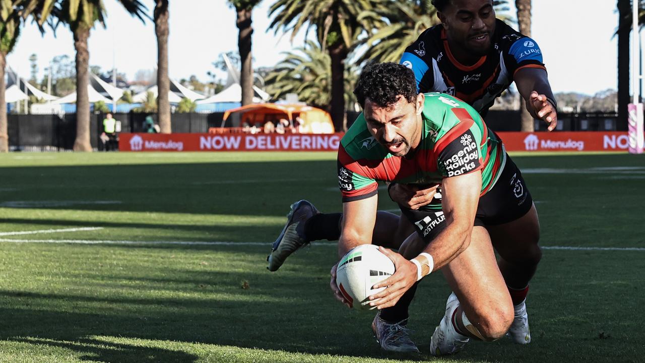 GOSFORD, AUSTRALIA - JULY 20: Alex Johnston of the Rabbitohs scores a try during the round 20 NRL match between South Sydney Rabbitohs and Wests Tigers at Industree Group Stadium, on July 20, 2024, in Gosford, Australia. (Photo by Mark Evans/Getty Images)