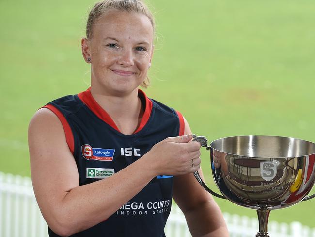 29/3/17 SANFL Womens Grand Final Preview - Club Captains Rebekka McMahon (Norwood) and Jess Edwards (North Adelaide) with the cup at Unley Oval. Picture Roger Wyman