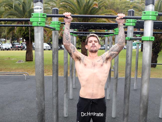 Caine Eckstein beat the world record for most pull-ups.