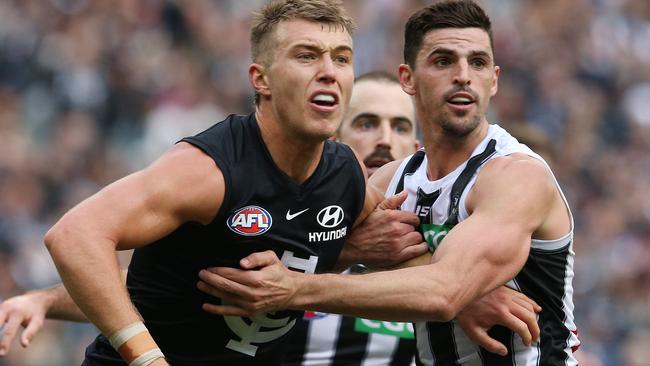 Patrick Cripps battles with Scott Pendlebury. Pic: Michael Klein