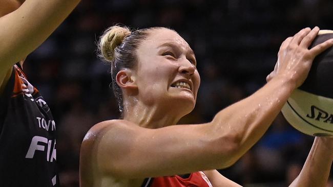 TOWNSVILLE, AUSTRALIA - FEBRUARY 29: Amy Atwell of the Lynx drives to the basket during game one of the WNBL Semi Final series between Townsville Fire and Perth Lynx at Townsville Entertainment Centre, on February 29, 2024, in Townsville, Australia. (Photo by Ian Hitchcock/Getty Images)