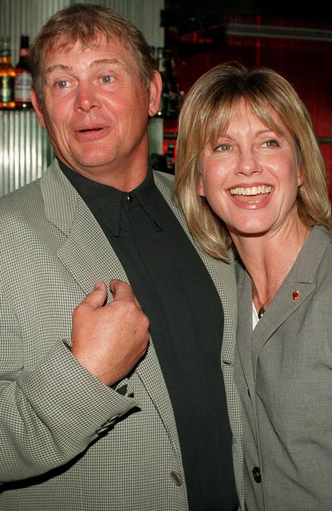 John Farnham To Wear A Leotard If Olivia Newton John Plays Physical On Their Joint Tour Daily 2330