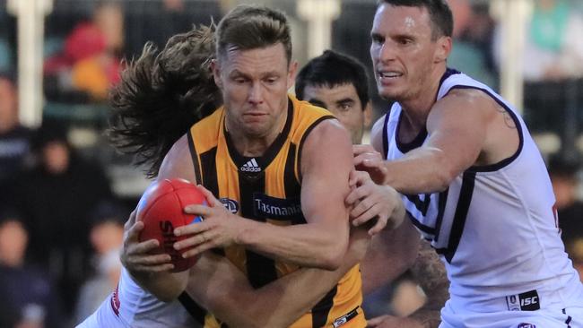 Sam Mitchell tries to break through the Fremantle defence.