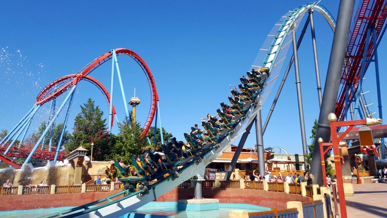 Roller-coaster video shows moment rider catches falling phone mid-ride ...