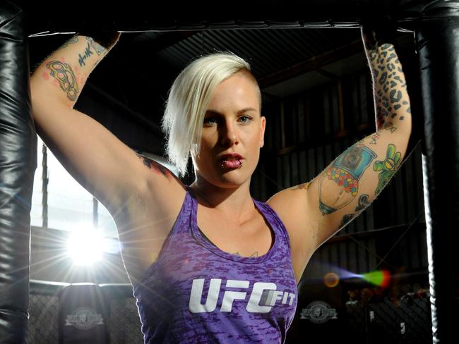 Bec Rawlings has a 5-3 mixed martial arts record.