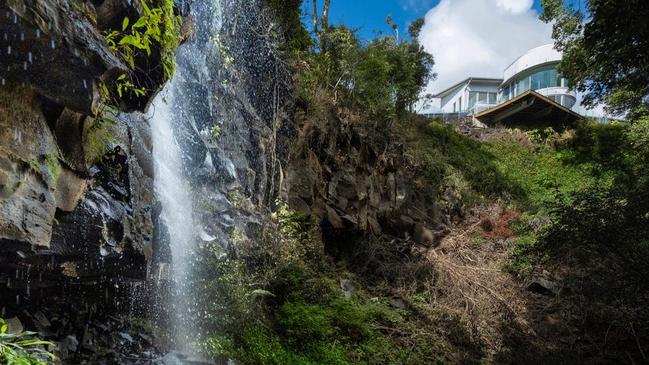 You’d want to love heights living in this stunning home with its jawdropping views.