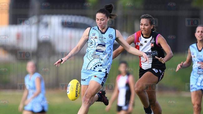 Michelle in action for the Darwin Buffaloes. Picture: SUPPLIED/AFL NT