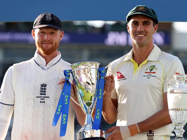 LONDON, ENGLAND - JULY 31: Pat Cummins of Australia and Ben Stokes of England pose with the Ashes Trophy following Day Five of the LV= Insurance Ashes 5th Test Match between England and Australia at The Kia Oval on July 31, 2023 in London, England. (Photo by Ryan Pierse/Getty Images)