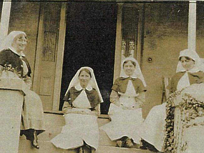 A World War I nursing photo from an album of photos by Louisa Curtain.