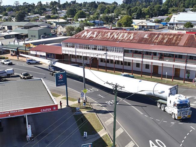 A wind turbine blade bound for the Mount Emerald Wind Farm makes its way through Malanda.MUST CREDIT: John de Rooy Photography