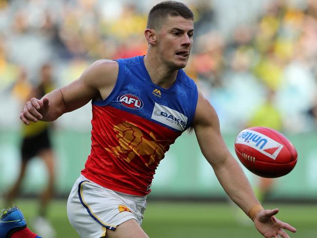 Dayne Zorko of the Lions tackles Reece Conca attempts to gather the ball during the Round 4 AFL match between the Richmond Tigers and the Brisbane Lions at the MCG in Melbourne, Saturday, April 14, 2018. (AAP Image/Mark Dadswell) NO ARCHIVING, EDITORIAL USE ONLY