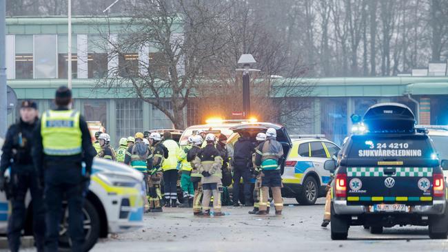 Members of the emergengy services work at the scene of the Risbergska School in Orebro, Sweden, on February 4, 2025, following reports of a serious violent crime. Four people were shot at a school in the Swedish city of Orebro on Tuesday, police said while adding that a large operation was still ongoing, urging people to stay away from the area. (Photo by Kicki NILSSON / TT News Agency / AFP) / Sweden OUT