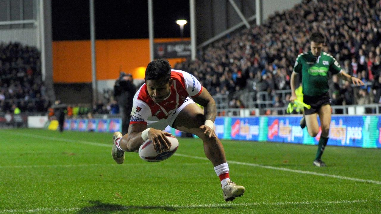 ST HELENS, ENGLAND — FEBRUARY 02: Ben Barba of St Helens scores the first try during the Betfred Super League match between St Helens and Castleford Tigers at Langtree Park on February 2, 2018 in St Helens, England. (Photo by Nathan Stirk/Getty Images)