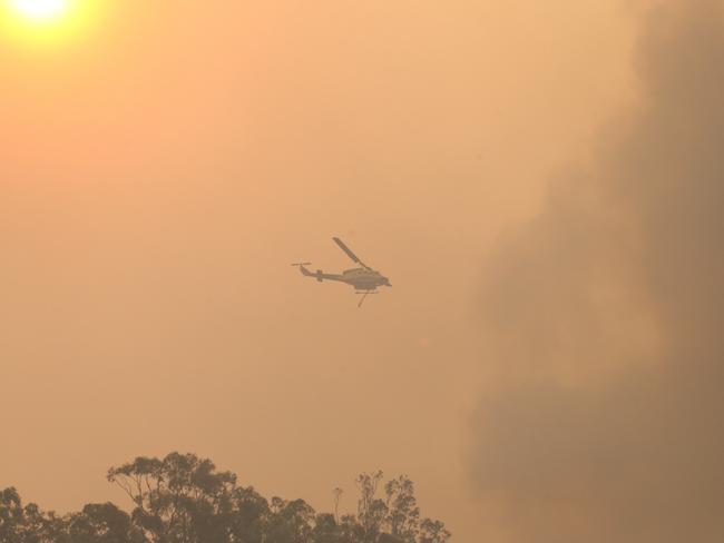 Police evacuate the town of Mt Larcom. Picture: Mark Cranitch.