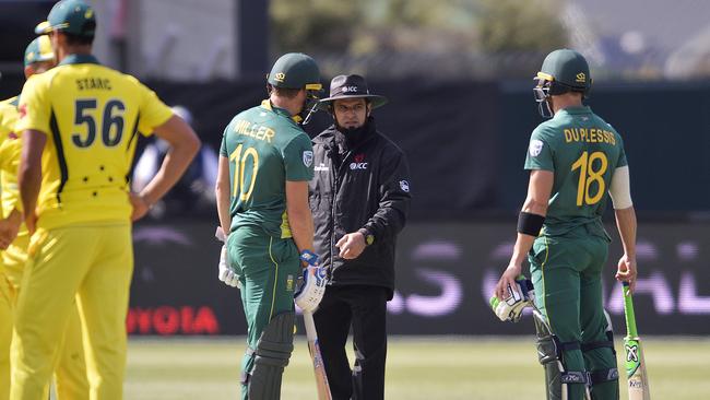 David Miller (centre) and Faf du Plessis of South Africa speak to umpire Aleem Dar as they await a review of Miller's LBW challenge. Picture: AAP