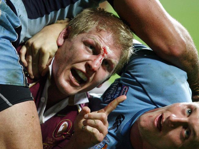 State of Origin game two 2008 at Suncorp Stadium : Ben Hannant appeals for the try.