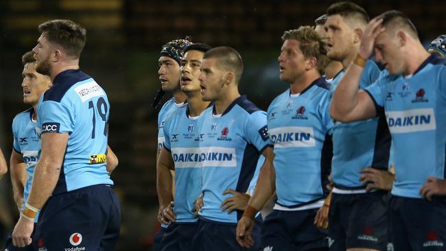 NEWCASTLE, AUSTRALIA - FEBRUARY 08: Waratahs players look dejected after the loss during the round 2 Super Rugby match between the Waratahs and the Blues at McDonald Jones Stadium on February 08, 2020 in Newcastle, Australia. (Photo by Ashley Feder/Getty Images)